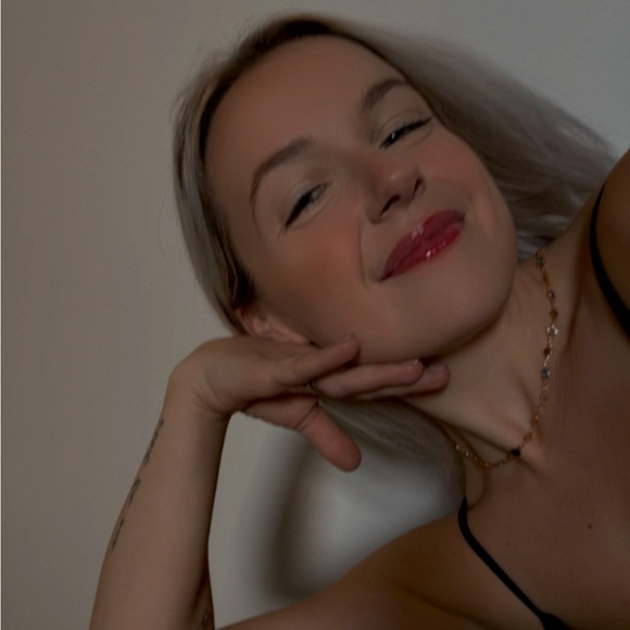 Meet your Posher, Kat - Picture 1 of 1